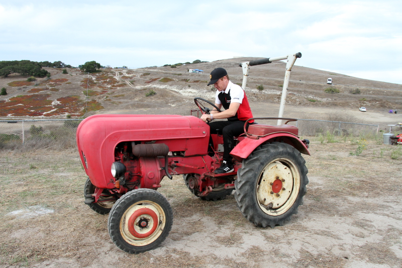 Illustration for article titled Porsche Tractor Racing Is the Real Pinnacle of Motorsport